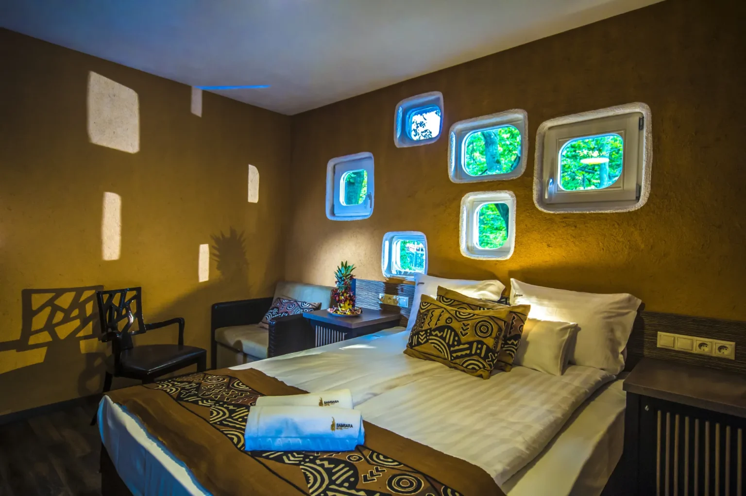 varazslatos-bambara-hotel-felsotarkany-afrikai-bungalow-3